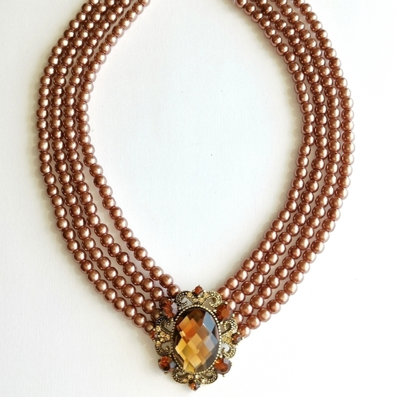 Pearl and Crystal choker necklace with medallion cocoa brown 🆕 - Picture 10 of 11